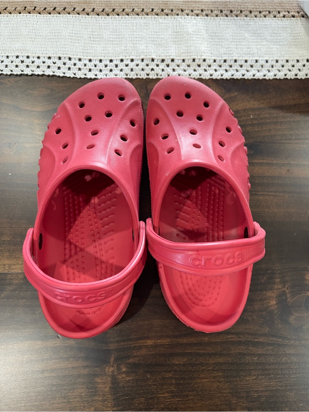 CROCS Classic Clog in Bright Red